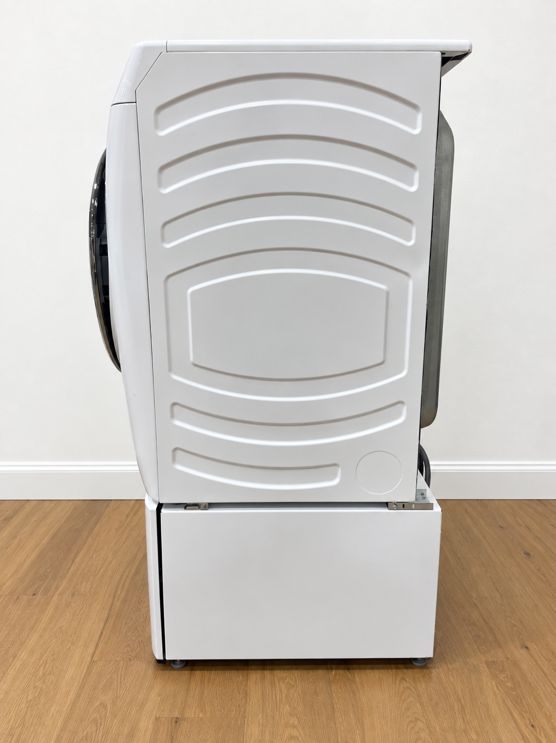 Opposite side view of the actual unit, closed door