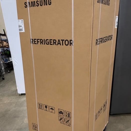 NEW Samsung 28 cu. ft. 4-Door French Door Refrigerator with FlexZone Draw